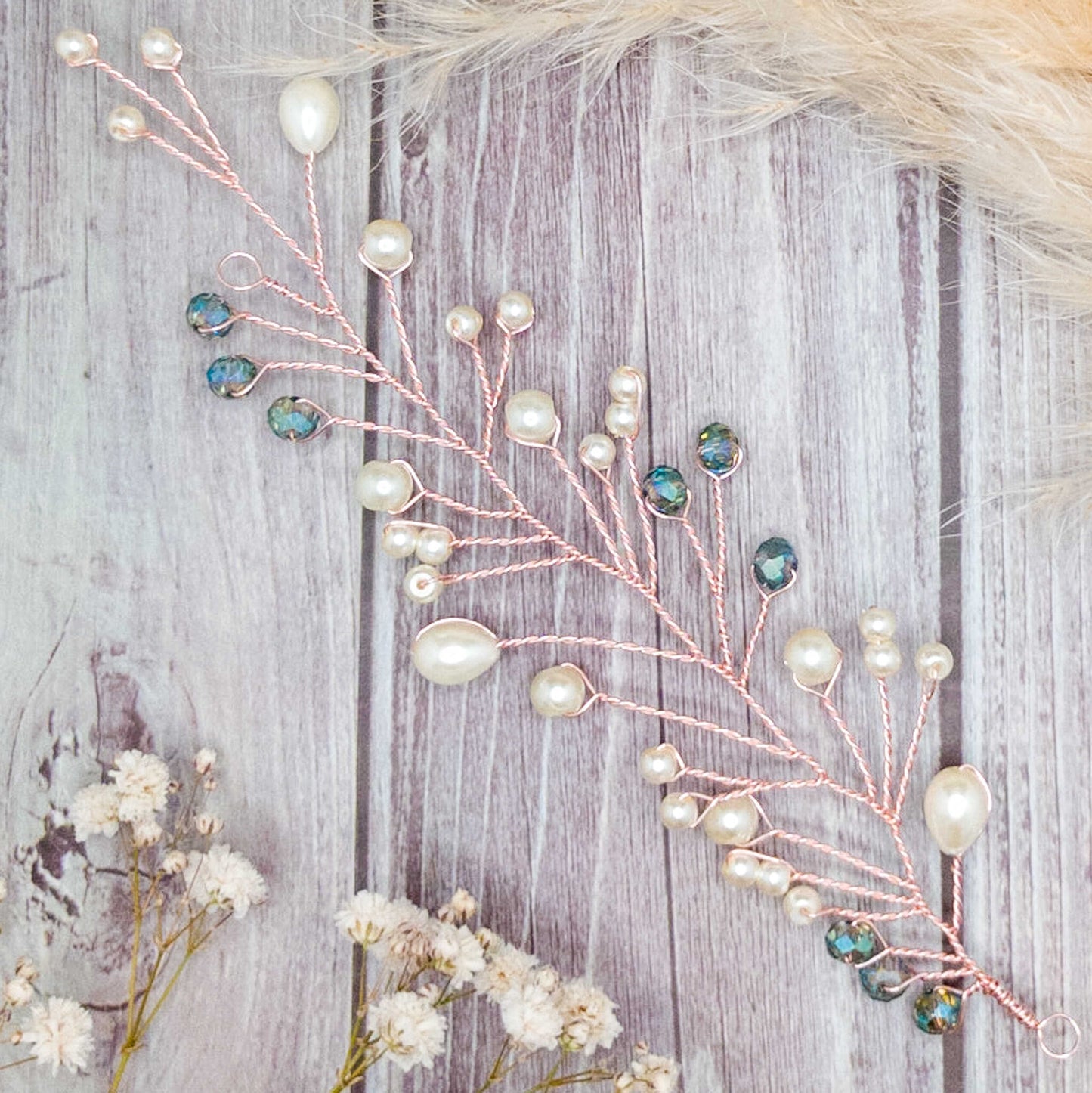 tocado lis-Oro rosa con perlas de vidrio y cristales celestes