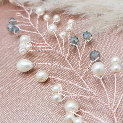 tocado lis-Oro rosa con perlas de vidrio y cristales celestes