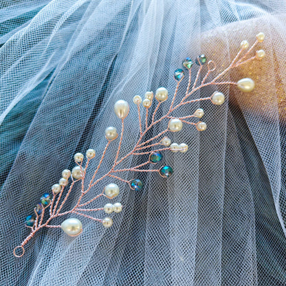 tocado lis-Oro rosa con perlas de vidrio y cristales celestes