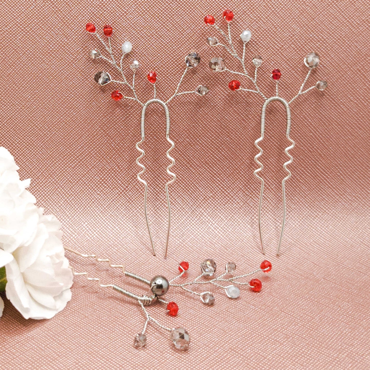 tocado ema-Plateado con rojo