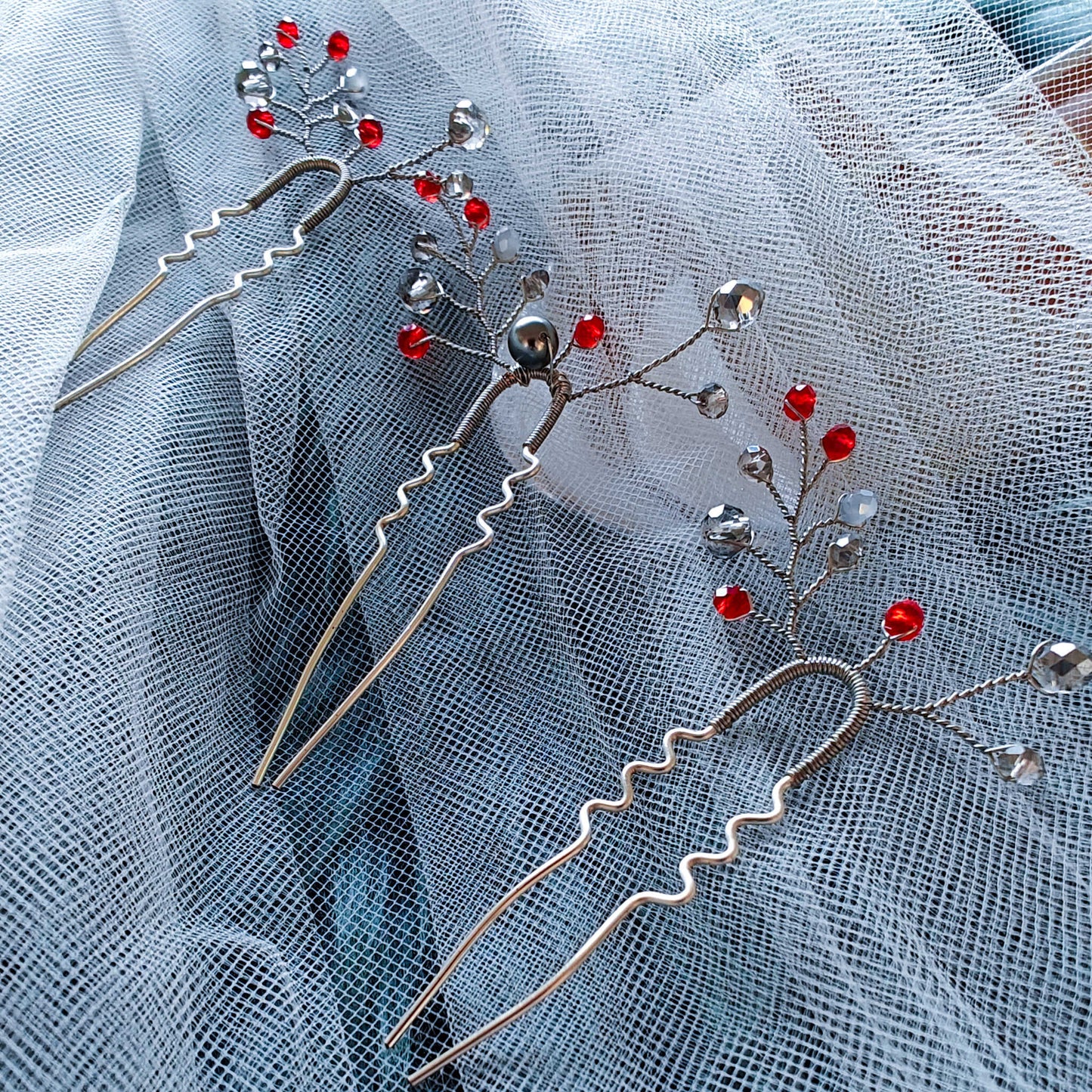 tocado ema-Plateado con rojo