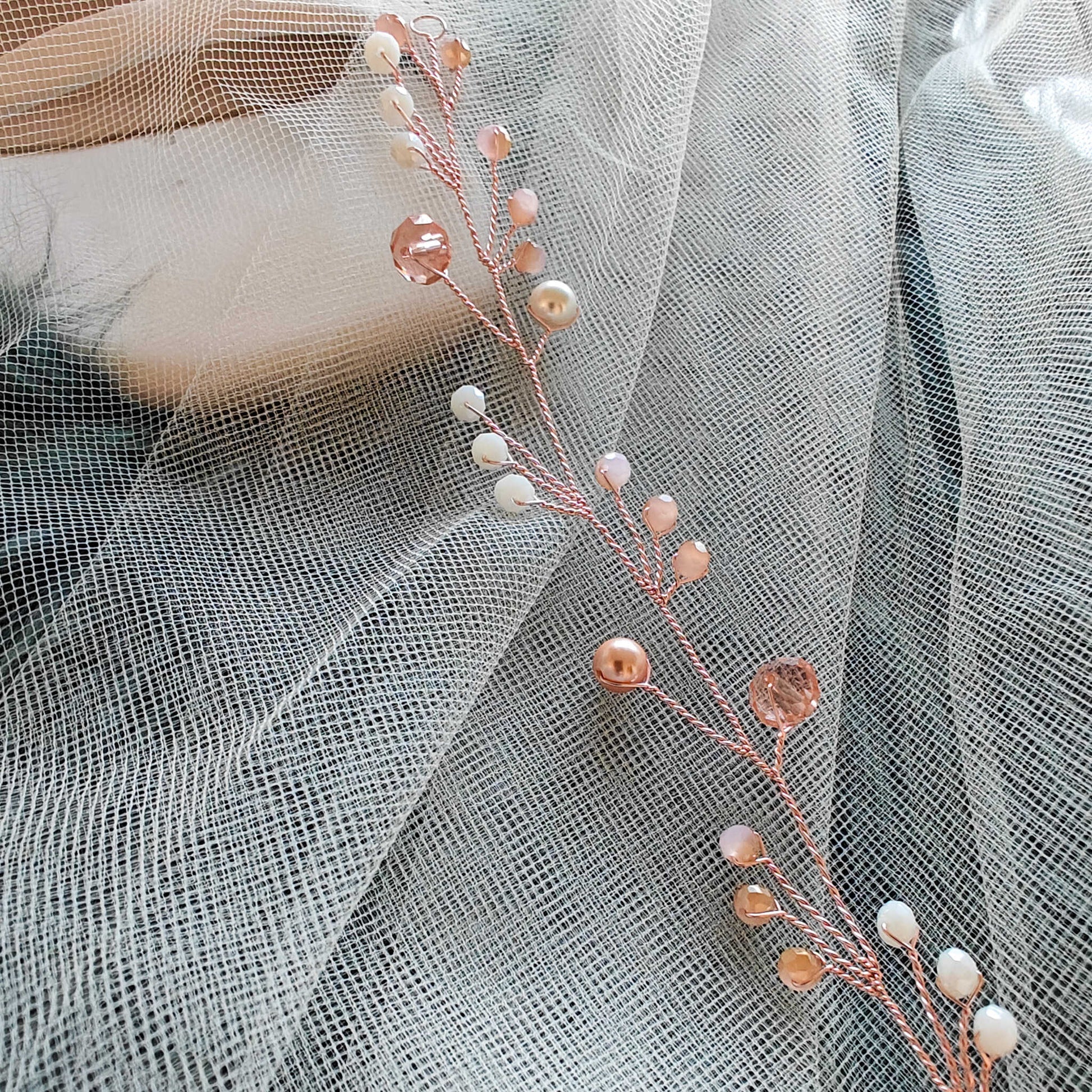 tocado pili-Mini oro rosa con blanco y rosa