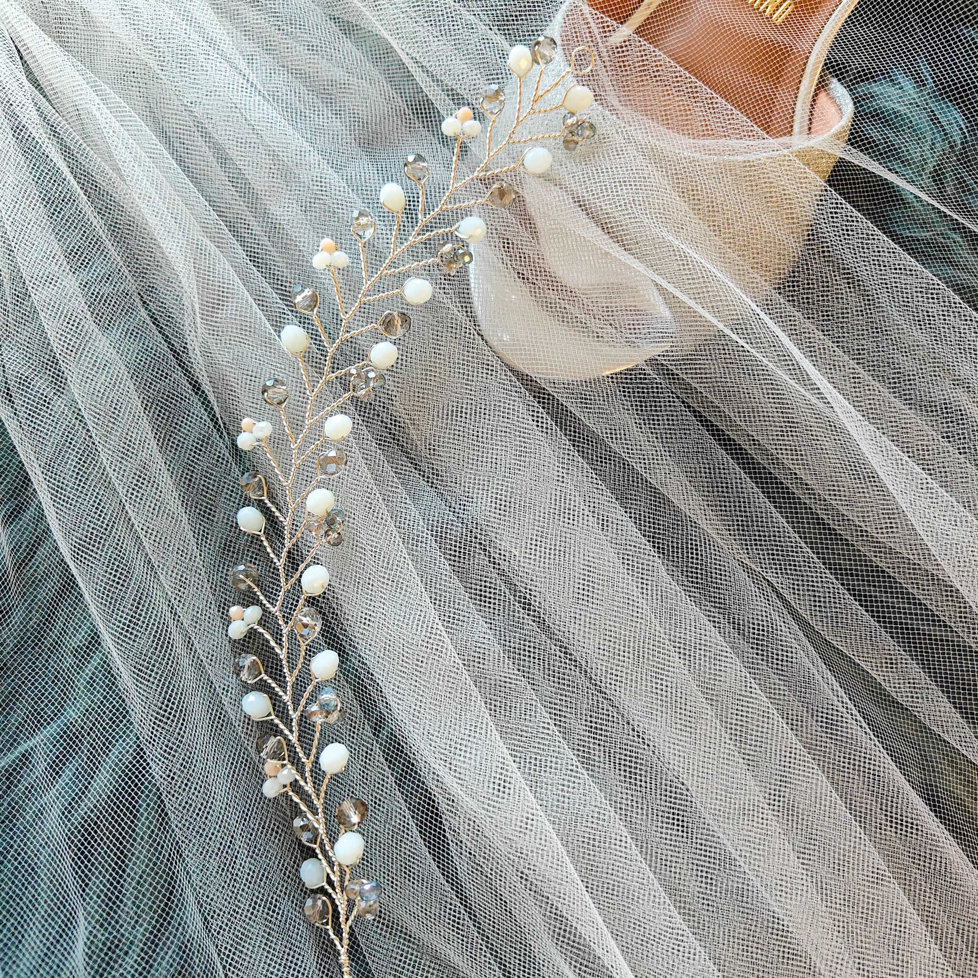 tocado rose-Plateado con blanco y gris